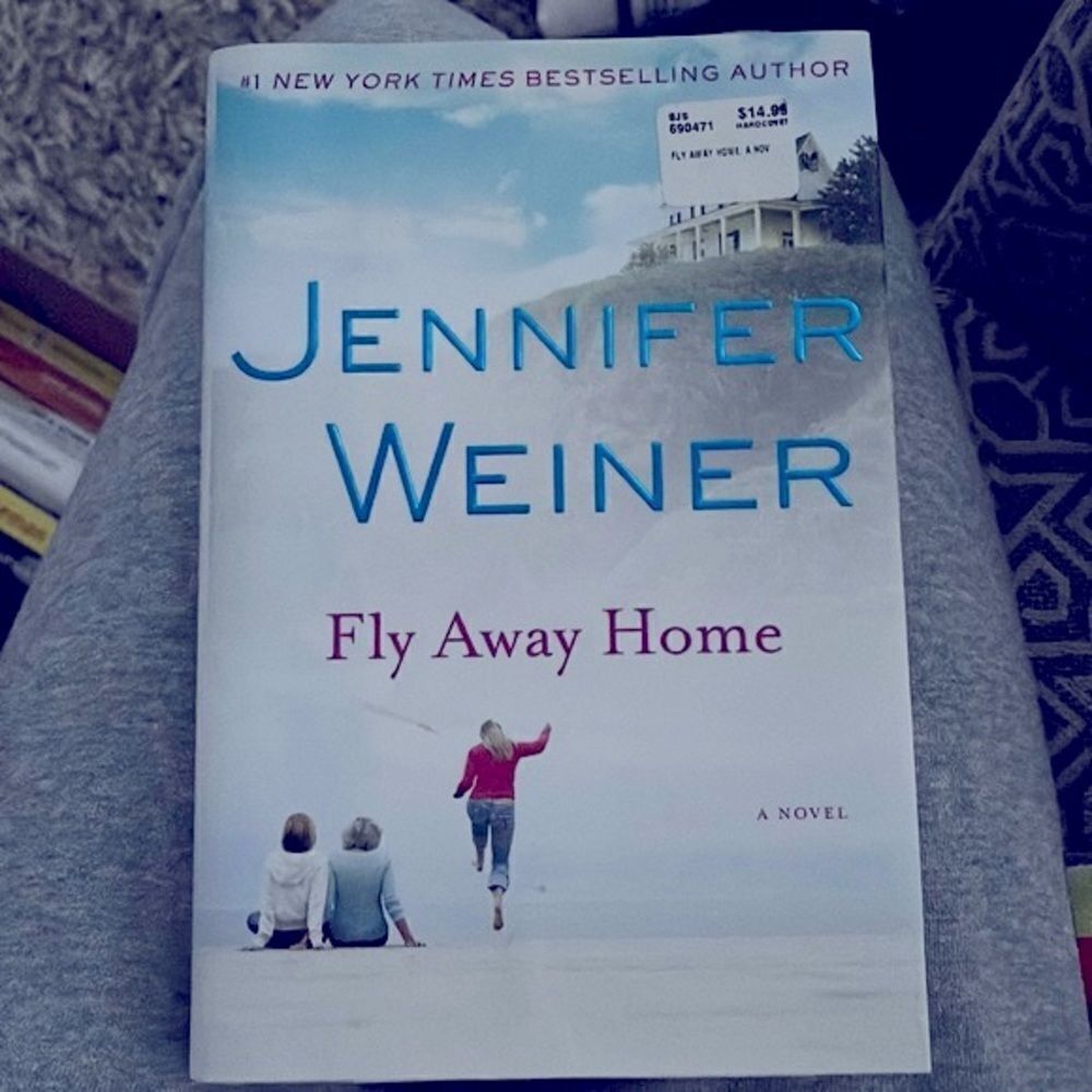 Fly Away Home. A Novel by Jennifer Weiner Hard‎ Cover